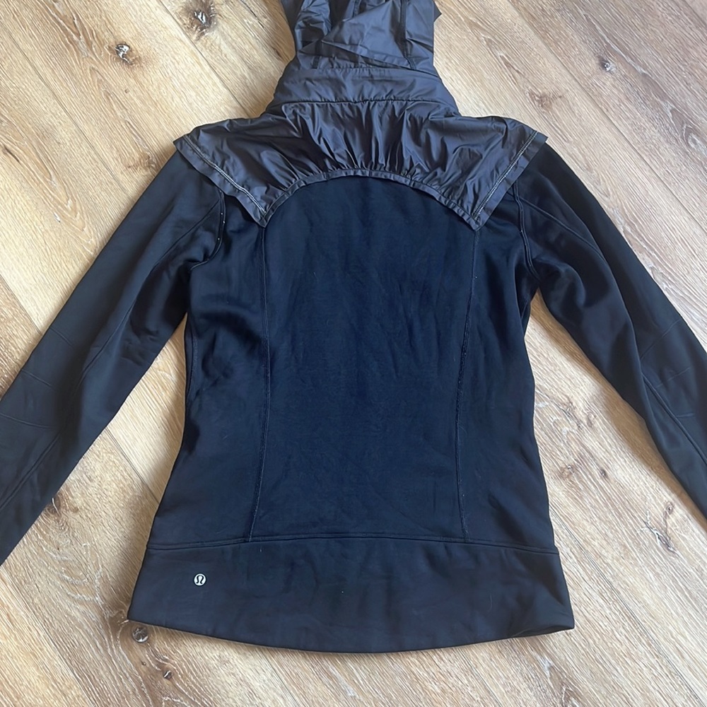 LULULEMON Snug Sprinter Jacket - Picture 13 of 16